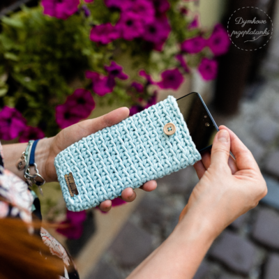 niebieskie etui na telefon na szydełku, ze sznurka bawełnianego handmade