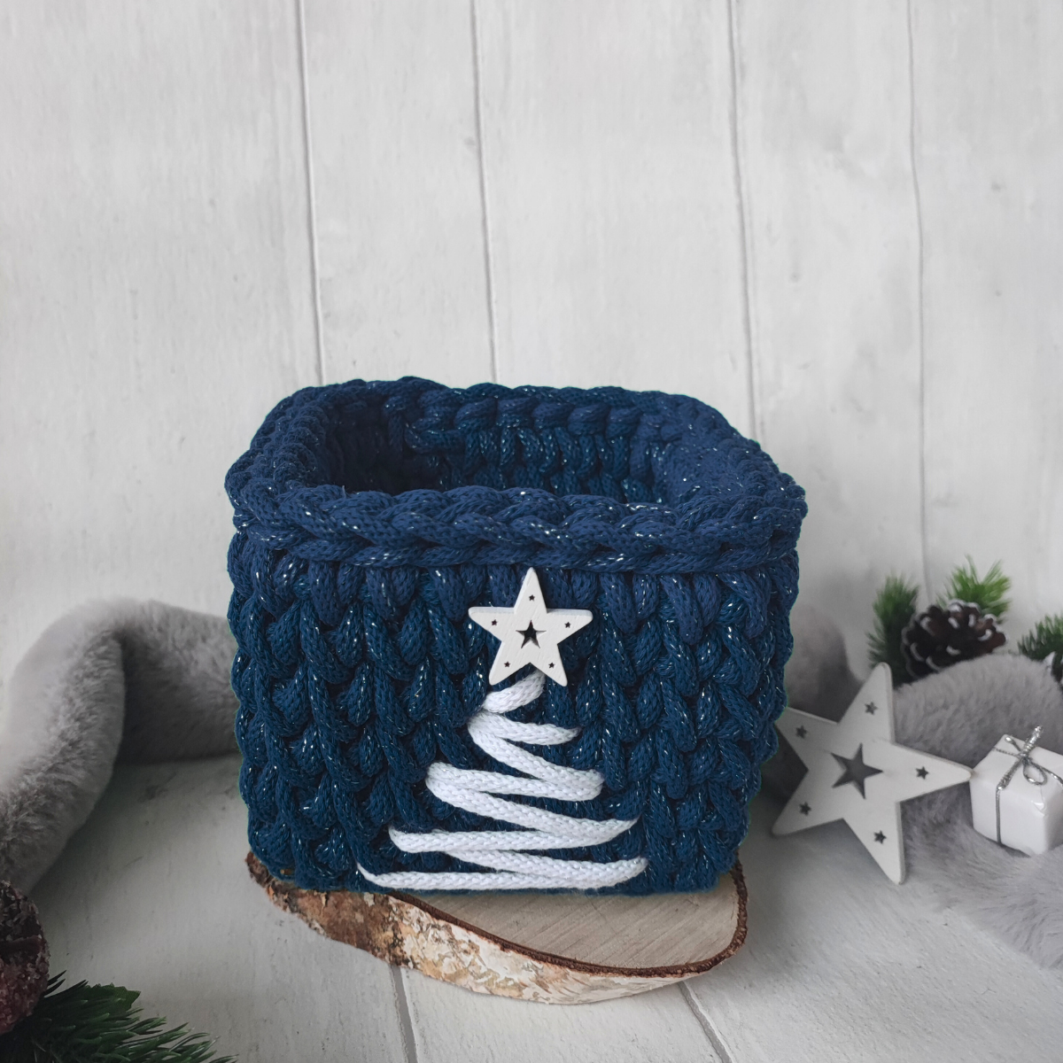 koszyk kwadratowy granatowy z choinką i gwiazdką